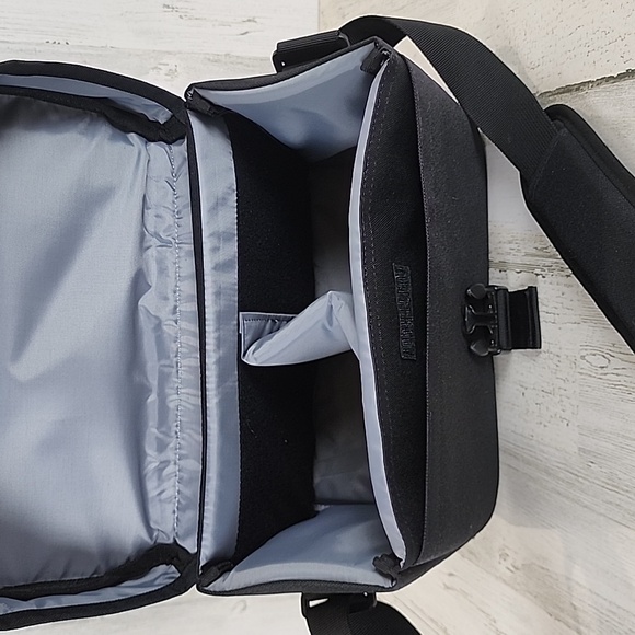 Canon black camera bag soft sided padded NEW without no tag 11" x 5" x 7" - Picture 8 of 10